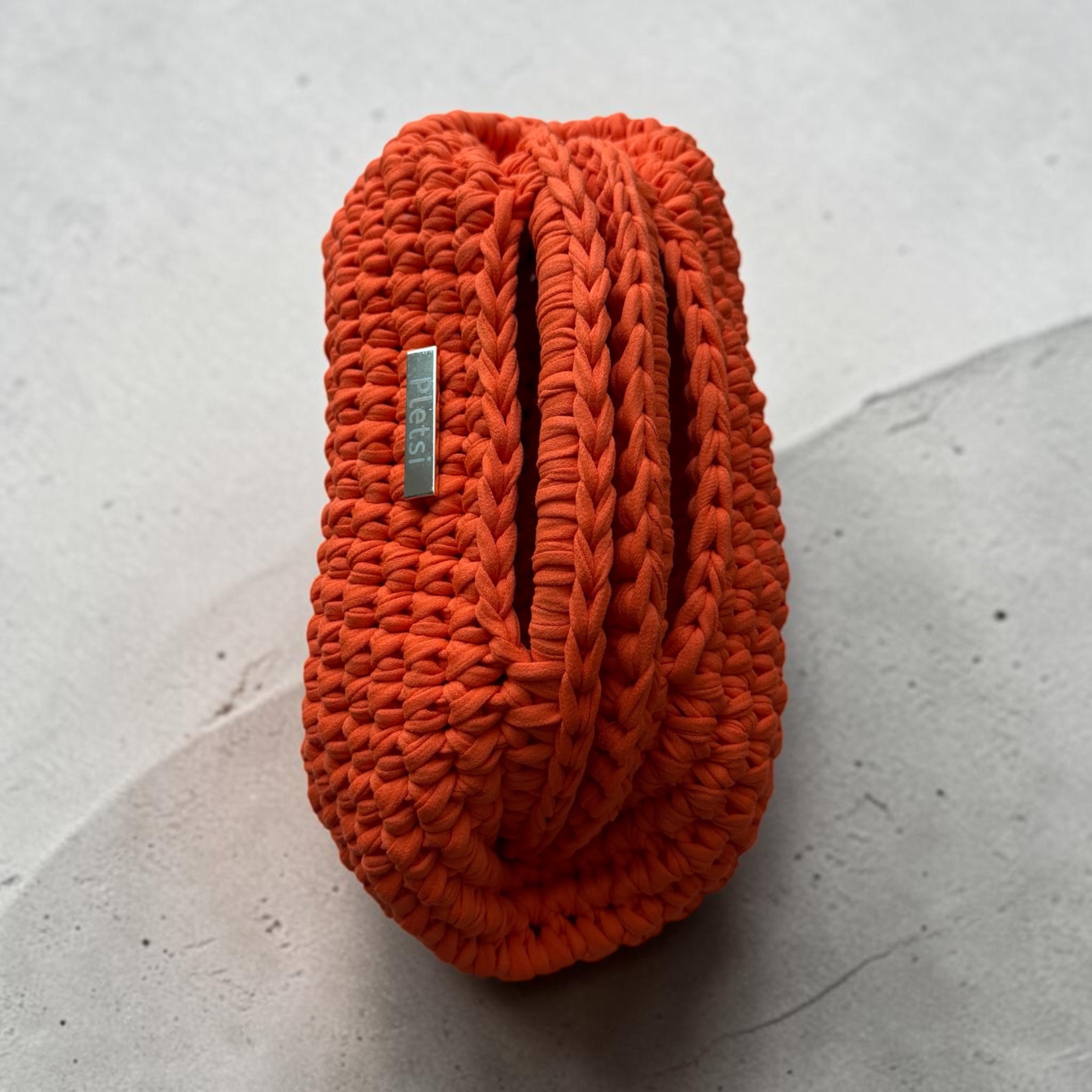 Solie round orange